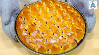 Сдобный пирог с вишнёвой начинкой: начинка хорошо держит форму и не вытекает, тесто песочно - дрожжевое, очень удобное в работе