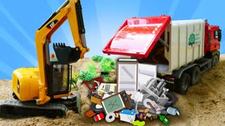 Машинка Мусоровоз везет мусор на свалку. Развивающие видео для детей - Машины помощники