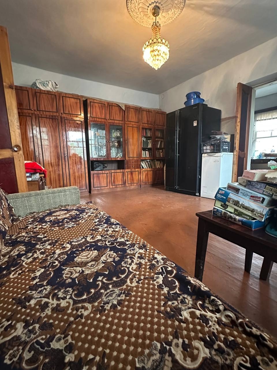 🌟 Продается уютный дом в Луганске — район Черного кота! 📍 Адрес: ул. Кавказская 🏠 Площадь дома: 79 кв.м. 🛏 Жилая площадь: 54 кв.м. 🌿 Участок: 4 сотки — достаточно места для сада, зоны отдыха или огорода. 🔧 Ключевые особенности: ✅ Дом газифицирован — теплые зимы гарантированы! ✅ Вода и канализация — централизо...