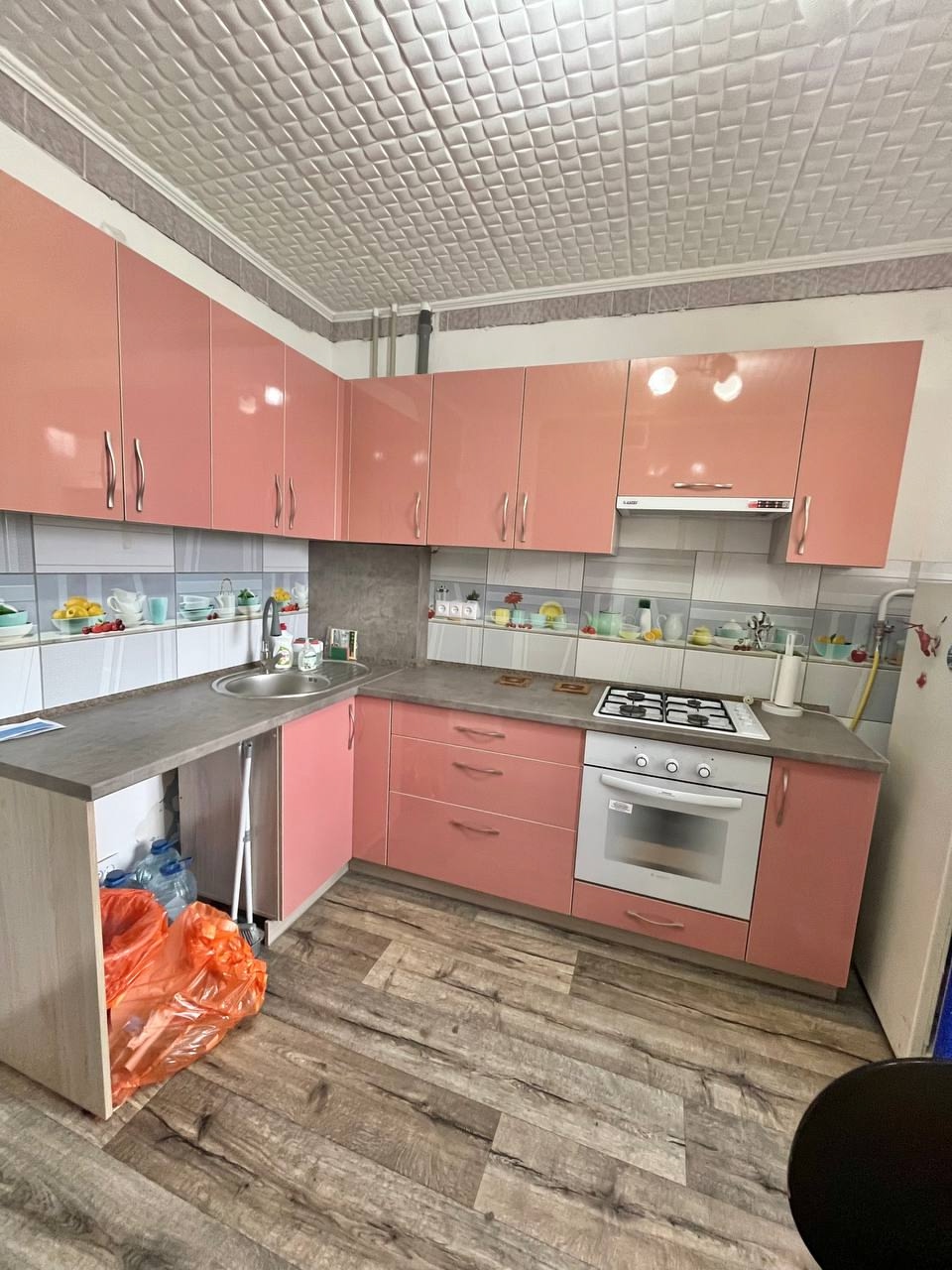 Продам 3-х комнатную квартиру в г. Луганск, Жовтневый район, ул. Учебная,
5 этаж 10- ти этажного дома .
Квартира теплая , комнаты раздельные, есть бал...
